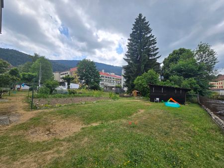 Bel appartement de 3 pièces au 2ème étage au centre du village avec part au grand jardin commun - Photo 3