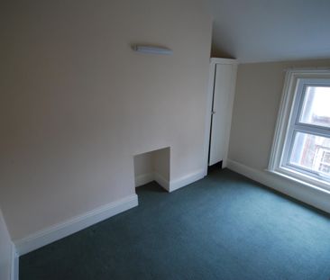 3 bed apartment to rent in Queens Street, Bridlington, YO15 - Photo 2