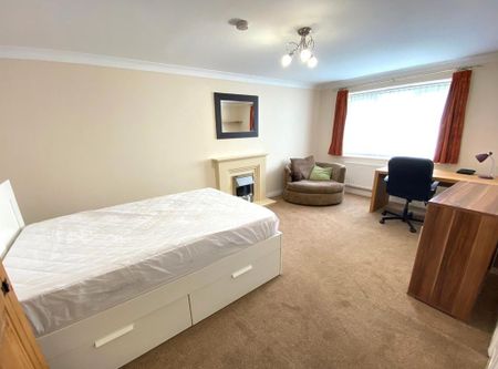 5 bedroom detached house to rent - Photo 3