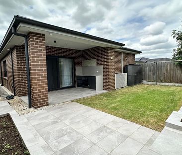 Spacious Family Living with Bonus Second Kitchen & Solar! - Photo 6