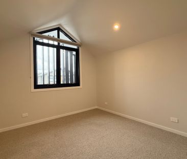 15D Saunders Street, Coburg VIC 3058 - Townhouse For Rent | Domain - Photo 3