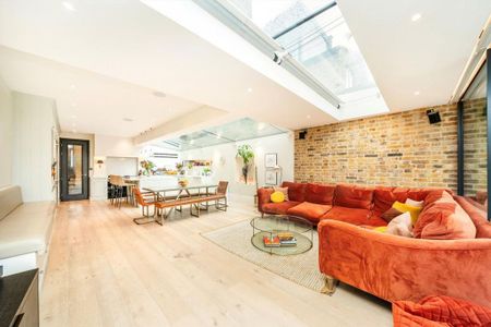 4 bedroom semi-detached house to rent - Photo 3