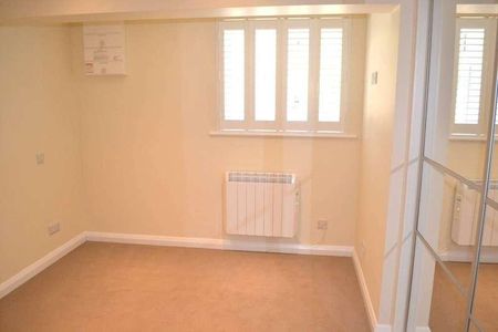 Station Road, Chinnor, Oxfordshire, OX39 - Photo 2