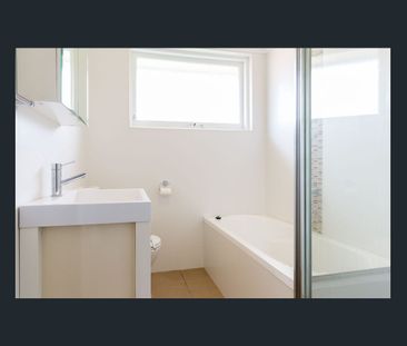 LIGHT-FILLED, COMFORTABLE APARTMENT IN NEUTRAL BAY - Photo 3