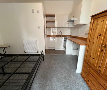Flat For Rent Waverley Road, Southsea - Photo 1