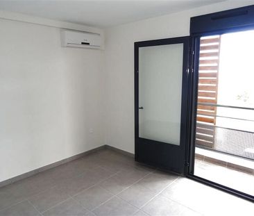 Location Appartement 3 pièces 62m² ST DENIS 97490 - Photo 3