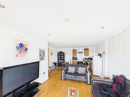 2 bedroom flat to rent - Photo 5