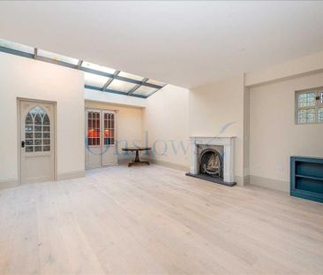 3 bedroom mews to rent - Photo 2