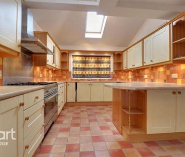 4 bedroom semi-detached house to rent - Photo 5