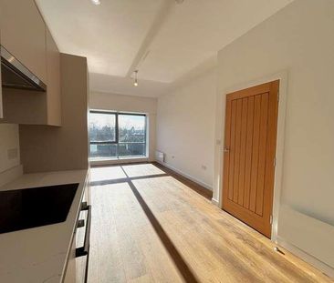 Lakeside West, Lakeside Close, Staines-upon-thames, Surrey, TW18 - Photo 4