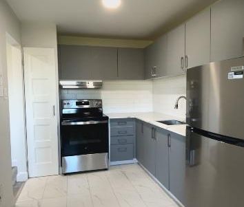 Bright & Freshly Renovated 1 Bed 1 Bath in Pointe-Claire - Photo 1