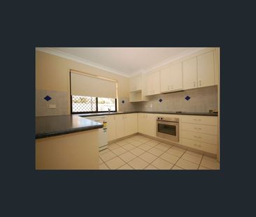 Generous Family Living in Quiet Kuraby Location - Photo 4