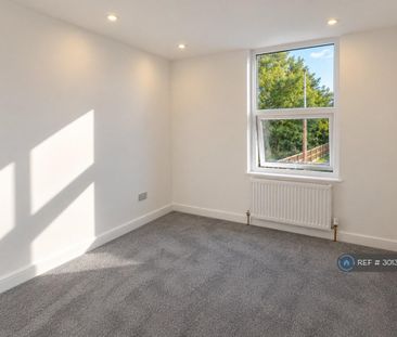 4 bedroom terraced house to rent - Photo 3