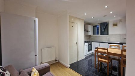 4 bedroom flat to rent - Photo 2