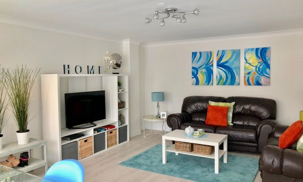 Detached house in Shinfield - Photo 1