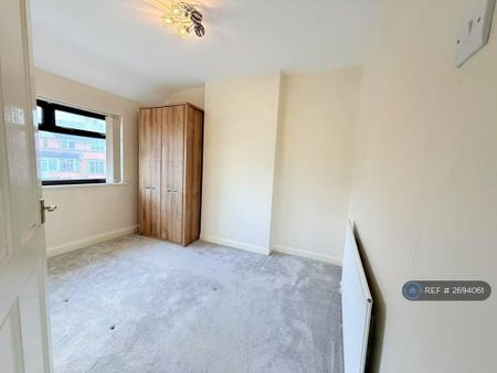 3 bedroom semi-detached house to rent - Photo 3