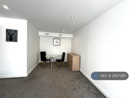 2 bedroom flat to rent - Photo 2