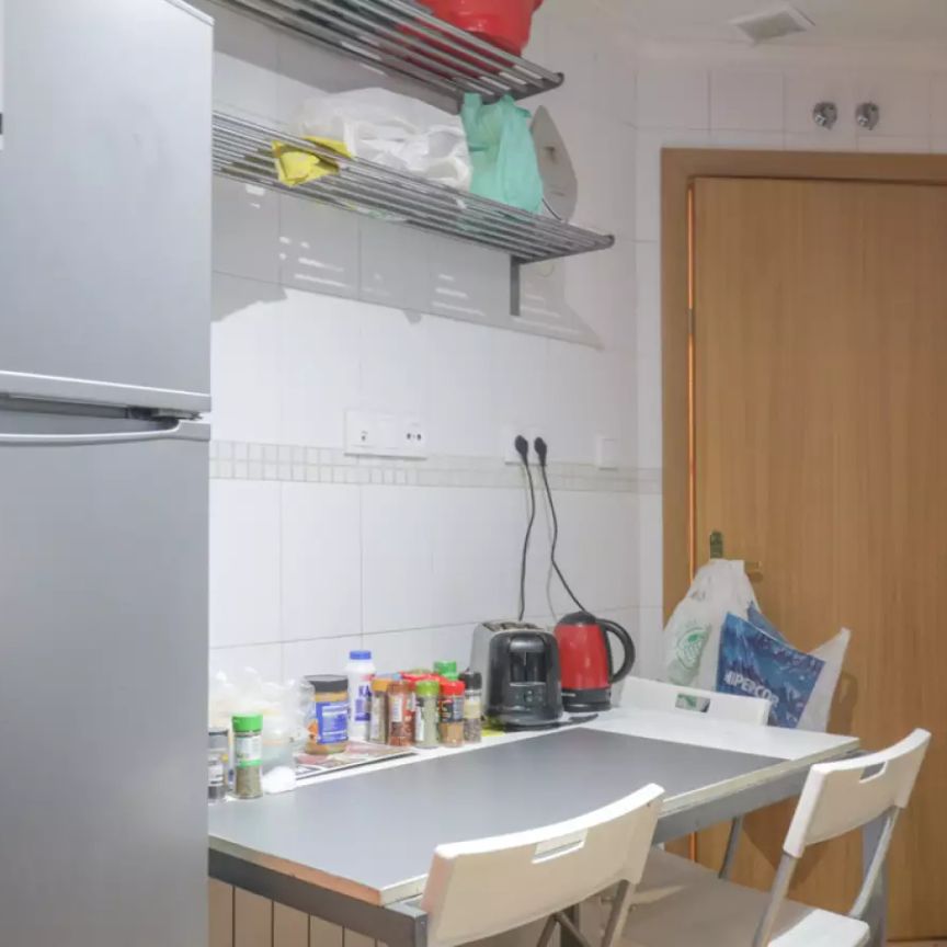 Single Bed in Room in a shared 4-bedroom apartment for rent in El Goloso in Madrid - Photo 1