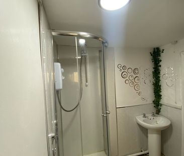 1 Bed Flat, Upper Market Street, BN3 - Photo 3