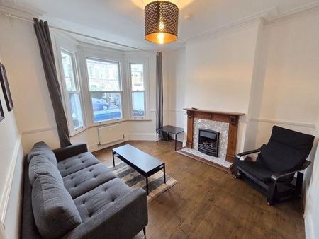 4 bedroom terraced house to rent - Photo 3