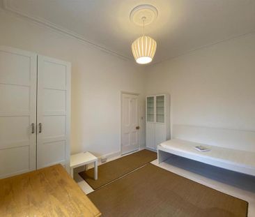 4 bedroom semi-detached house to rent - Photo 3