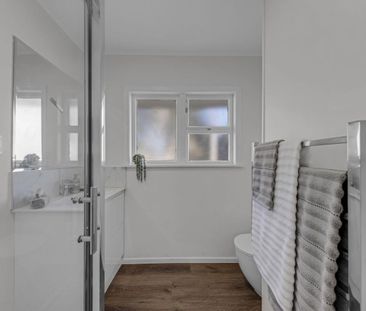 Step inside this beautifully renovated two-bedroom, one-bathroom ho... - Photo 6