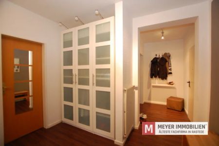 Bezugsfreie Dachgeschosswohnung mit Balkon u. Fahrstuhl zentral in Rastede (Obj.-Nr.: 5166) - Photo 2