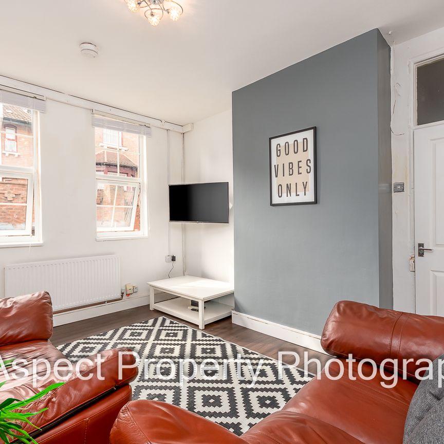 Modern & Stylish Living. Huge Rooms! CV31 Room 7 - Photo 1