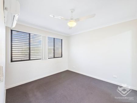 3-Bedroom Townhouse with Private Backyard & Park Access - Photo 2
