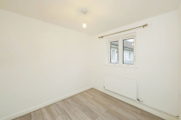 2 Bed Flat, Elton House, BS2 - Photo 1