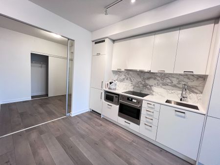 For Lease - 10 Honeycrisp Crescent Unit# 610, Vaughan, Ontario - Photo 4