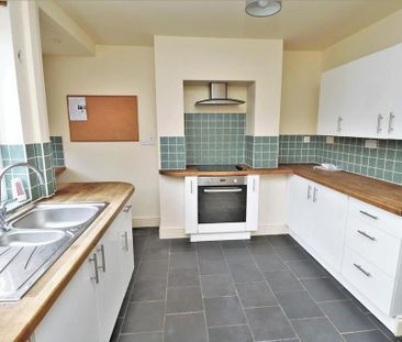 2 bedroom semi-detached house to rent - Photo 4