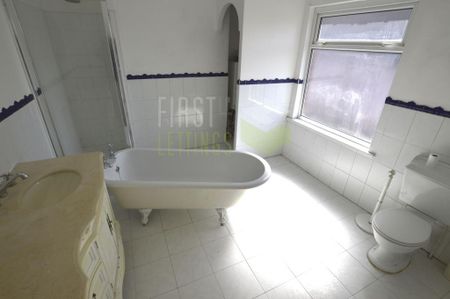 4 bedroom flat to rent - Photo 3