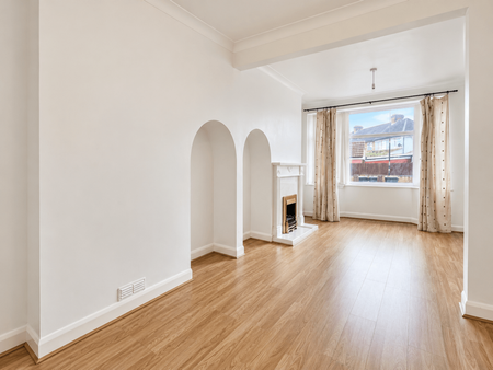 3 bedroom end of terrace house to rent - Photo 2
