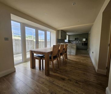 4 bedroom semi-detached house to rent - Photo 3