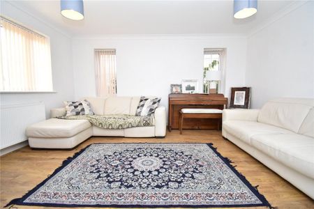 4 bedroom detached house to rent - Photo 2