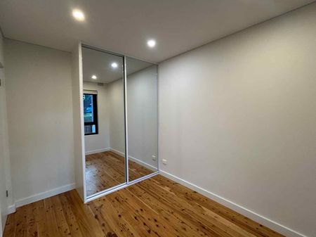 Smart Contemporary Living on the Park - Photo 4