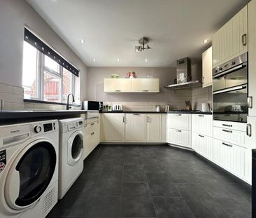 4 bedroom semi-detached house to rent - Photo 2