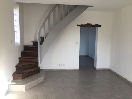 Location Appartement 3 pièces 84m² ST DENIS DE PILE 33910 - Photo 5