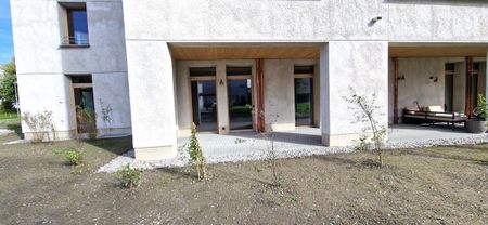 beautiful garden apartment in a central location - Photo 2