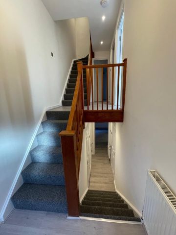 4 Bed Terraced House, Harrier Way, E6 - Photo 3