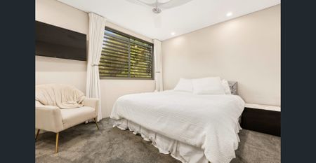 Designer 3 Bed Terrace with Garden & Double Parking - Photo 2