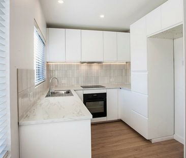 Stylish Renovated Apartment Moments from Mona Vale Beach - Photo 5