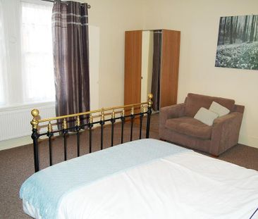 4 bedroom terraced house to rent - Photo 4