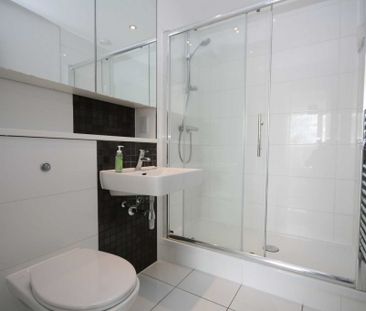 2 bed Flat for rent - Photo 2