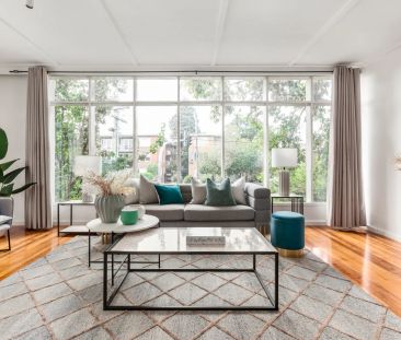 Unique Mid-Century Charm - Photo 6