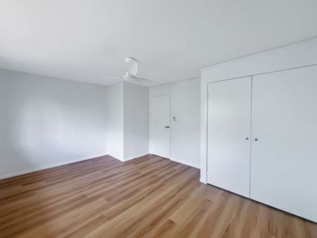 Immaculate Renovated Townhouse in a Prime Location - Photo 2