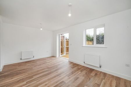 4 bedroom townhouse to rent - Photo 2