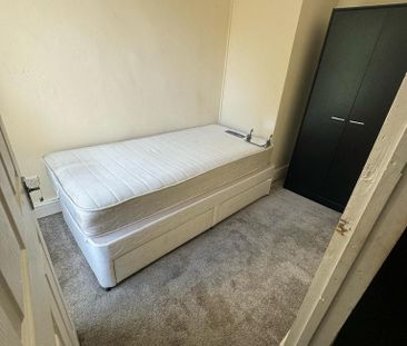 4 bedroom terraced house to rent - Photo 1