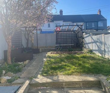 3 bedroom terraced house to rent - Photo 6